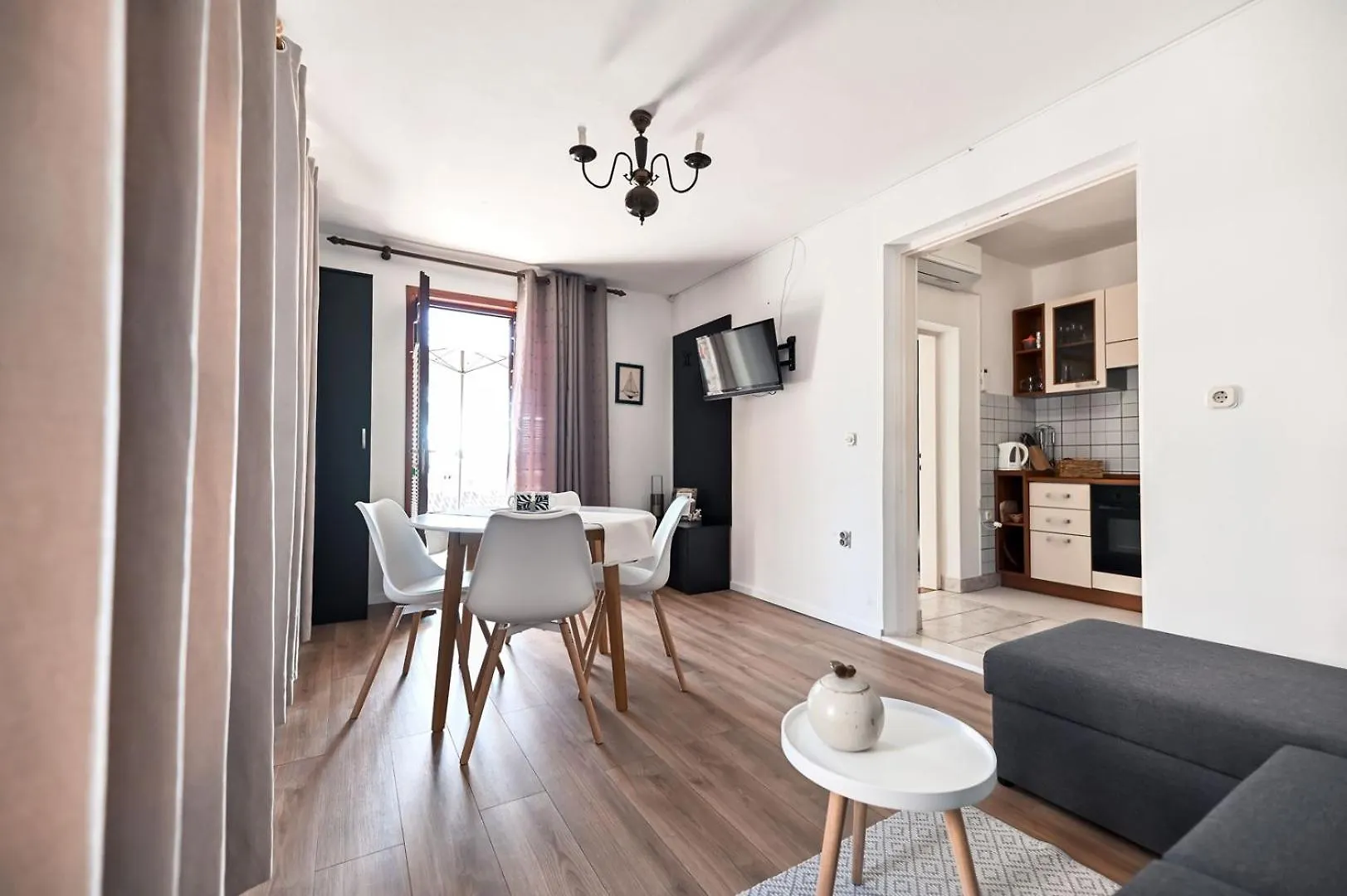 Apartment Rajna 비오그라드나모루 3*,